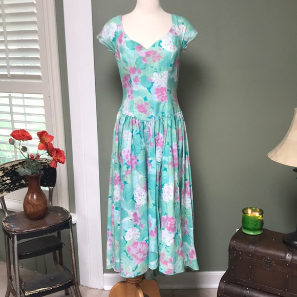 Vintage Dresses & Skirts - Vintage Alfred Angelo Floral w/ Keyhole Back
